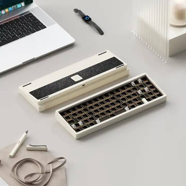 สีขาวขุ่น