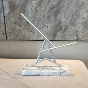 Péndulo de Newton, Péndulo del Caos Iron Man, Movimiento Perpetuo, Adorno Electrochapado, Regalo Empresarial Creativo de Alta Gama para el Hogar - Product Image 2