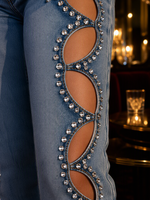 Jean droit taille haute sexy en denim bleu clair pour femme, orné de strass et de découpes ondulées, avec diamants sur les côtés, idéal pour l'été
