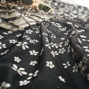 새로운 디자인 여름 꽃 패턴 스트레치 디자인 섬유 인쇄 호일 부드러운 롤 볼트 Tulle 패브릭 드레스