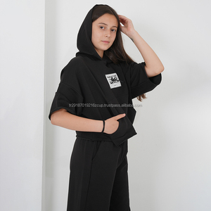 Vente en gros Ensemble de survêtement à capuche à manches courtes en tissu à deux fils pour filles de haute qualité Vente en gros de Turquie pour enfants - Product Image 3