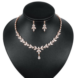Collane da sposa con diamanti finti delicati in oro rosa oro <span class=keywords><strong>argento</strong></span> dichiarazione per <span class=keywords><strong>abiti</strong></span> senza spalline spose il giorno delle <span class=keywords><strong>nozze</strong></span> - Product Image 3