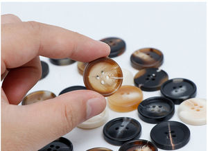 Boutons 4 trous personnalisés <span class=keywords><strong>de</strong></span> haute qualité pour chemise hommes costume manteau pardessus bouton en résine Vente en gros - Product Image 6