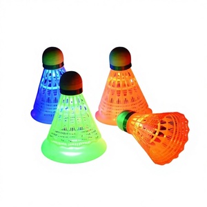 Volants <span class=keywords><strong>de</strong></span> <span class=keywords><strong>badminton</strong></span> LED ZHENAN 4/5/6 PCS en nylon, lumineux dans le noir, équipement sportif pour intérieur et extérieur - Product Image 1