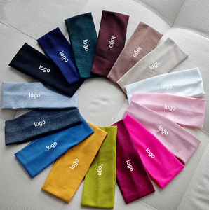 عصابة رأس رياضية مرنة وعريضة من القطن المحبوك لامتصاص العرق، بتصميم عصري مع إمكانية تخصيص شعار حرف، ولون موحد لليوغا والأنشطة الخارجية - Product Image 1