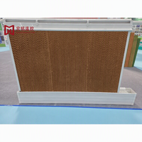 Équipement de ventilation pour élevage : Gouttière en PVC et coussin de refroidissement pour le contrôle de la température des poulaillers – Solution climatique pour l'élevage de volailles et de bétail