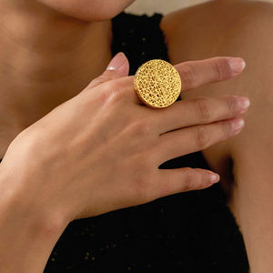 Anelli di lusso personalizzati con nastro a bottone cavo unici mezzo diverso in ottone ragnatela con texture anello da dito 3D stampa gioielli - Product Image 2