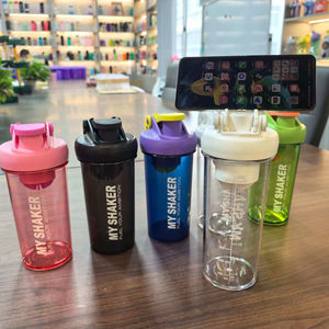 Nuevo Botella Mezcladora Personalizada de 700ml de Plástico para Gimnasio, Botella de Agua de Material PC para Entrenamiento con Bola Mezcladora para Batidos de Proteínas Fitness - Product Image 1