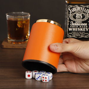 Juego de <span class=keywords><strong>Yatzy</strong></span> de Cinco Dados en Oferta 2026, Vaso para Dados de Cuero PU con Dados Incluidos - Product Image 6