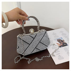 Borsa da polso in metallo personalizzata alla moda a tracolla per cena con strass a catena alla moda da donna - Product Image 5