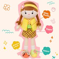 Figurine en peluche douce de 16 pouces avec tenue jaune, cheveux tressés et serre-tête fleuri, ornement pour animaux de compagnie et espaces intérieurs