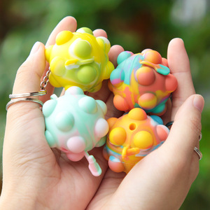 Masajeador de burbujas Kean, juguete antiestrés de silicona, llavero de colores variados, alivio del estrés, educativo, unisex, 5-7 años - Product Image 2