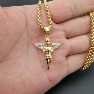 Colgante de Ángel Pequeño en Acero Inoxidable Chapado en Oro de 18K a Precio Competitivo - Product Image 4