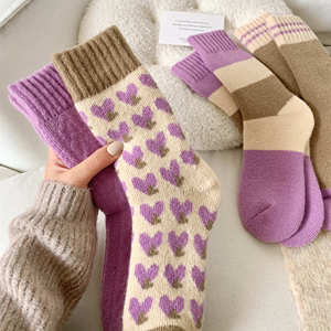 Stivali in maglia spessa con motivo floreale per ragazze alla moda calzini in morbida lana viola da donna - Product Image 1