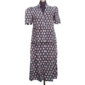 เดรสผู้หญิงผ้าฝ้ายถัก 100% คอวีทรงเอ ความยาวปานกลาง พร้อมเข็มขัด กระดุม ระบายอากาศได้ดี ซักได้ ลายเสือดาว แขนสั้น - Product Image 1