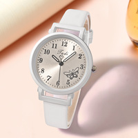 Nouvelle montre à Quartz de mode pour femmes élégant motif papillon mignon cadran Sunburst boîtier en alliage cadran en verre pour les étudiants en Stock
