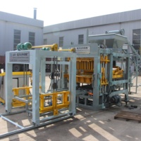 Machine à blocs de pavés en béton QT4-15 pour la production de matériaux de construction