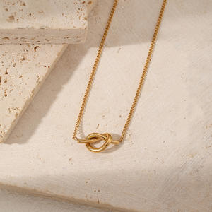 Collana con nodo placcato in oro 18K con catena a maglie minimalista con diamante perfetto regalo per la festa della mamma della tua madre preferita - Product Image 2