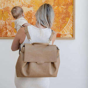 <span class=keywords><strong>Bolsa</strong></span> Organizadora de Pañales de Cuero Genuino, Nueva, Gran Capacidad, para Almacenamiento de Artículos de Bebé, Bolso de Mano para Mamá, Personalizable con Etiqueta Privada, Fabricación OEM - Product Image 1
