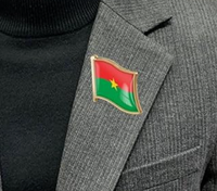 Vente en gros de épingles de drapeau national du Burkina Faso en émail doux Patriot en métal imprimé