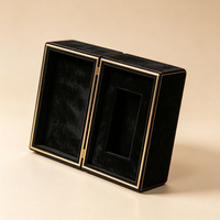 Boîte cadeau à bijoux en velours noir à double porte avec bordure dorée et doublure en velours pour l'emballage de bagues, colliers et montres