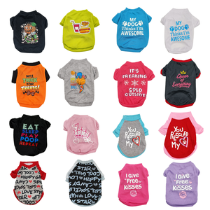 Ropa para Perros y Osos de Peluche Estilo Europeo Americano, Nueva Camiseta de Verano Delgada de Algodón en Tallas XS-L, Varios Colores con Patrón de Letras - Product Image 1