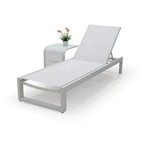 Chaise longue moderne en tissu maillé avec cadre en aluminium pour la plage, le jardin, le patio de l'hôtel Park Villa comprend un transat pour l'emballage du courrier