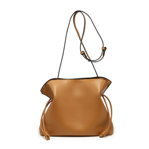 Nouveau Sac Seau Fourre-tout Personnalisé à Fermeture Éclair, Imperméable et Froncé, en Cuir PU, Design de Niche, Porté Épaule ou Bandoulière, pour le Quotidien, Sac Nuage Décontracté - Product Image 2