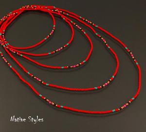 Collar de cuentas de semillas hecho a mano, símbolo de felicidad - Product Image 1