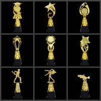 Pièces de trophée en plastique du fabricant chinois Ornements créatifs pour les souvenirs de récompenses sportives