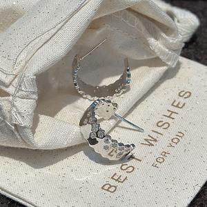 Boucles d'oreilles courbes lisses en argent pur S925, design de niche, style médiéval vintage simple et tendance, luxe léger, géométrique, religieux - Product Image 4