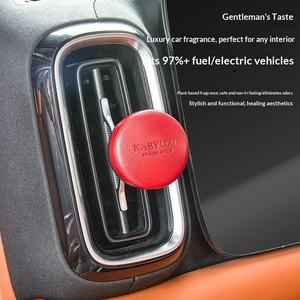 Diffuseur de parfum et désodorisant portable en cuir d'agneau pour voiture de luxe - Évaporation naturelle - Product Image 4