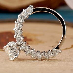 Exquisitos anillos de diamantes de joyería fina elaborados con diamantes de primera calidad y diseñados con elegancia atemporal. - Product Image 6