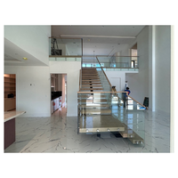 Escalier à double poutre avec cadre en profilé C galvanisé, marches en grille de fibre de verre, revêtement anti-UV, escalier d'accès sur toiture