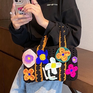 Sac pur <span class=keywords><strong>crochet</strong></span> à la main fini petit <span class=keywords><strong>livre</strong></span> rouge avec sac tissé en laine de <span class=keywords><strong>fleur</strong></span> sac à main à contraste de couleur - Product Image 5