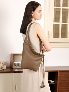 Sacs à bandoulière en cuir véritable populaires à faible MOQ pour femmes - Portables, légers, inspirés des créateurs, forme unique 2026 - Product Image 3