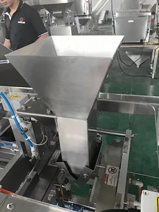 10 किलो 25 किलो 50 किलो नट प्लास्टिक पालतू भोजन बुना चीनी पेपर बैग भरने वाली सिलाई पैकिंग मशीन