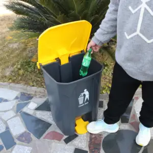 Lixeira com pedal de plástico de 13 galões, lata de lixo preta de 50L