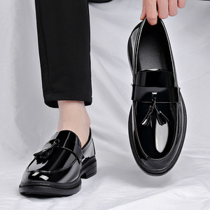 Mocasines de charol para hombre con punta redonda y borlas, sin cordones, para negocios o uso casual, con aumento de altura, suela de goma para todas las estaciones. - Product Image 2