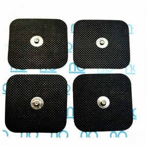 <span class=keywords><strong>Patch</strong></span> musculaire adhésif noir non tissé 5x5cm avec une boucle métallique pour les unités de massage électrodes <span class=keywords><strong>Compex</strong></span> - Product Image 2