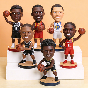 Anpassbare Sport-3D-Großhandelsfiguren: Berühmte Basketball- und Fußball-Bobbleheads, handgefertigte Kunstharzfiguren für die Autodekoration - Product Image 5
