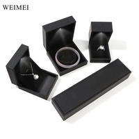 WeiMei Usine Vente en Gros Cuir PU Noir Led Lumière Jewlery Boîte à Bagues Lampe Blanche Luxe Avec Ampoule Emballage Boîte à Bijoux
