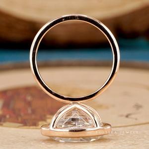 แหวนเพชรงานฝีมือชั้นสูง ออกแบบเพื่อแสดงความงดงาม ความเปล่งประกาย และความสง่างามของเพชรคุณภาพพรีเมียม - Product Image 2