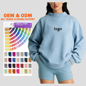 Sudadera con capucha de cuello alto, peso medio, 100% algodón, con logo personalizado, estilo oversized, transpirable, y conjunto de pantalones cortos para correr para mujer. - Product Image 1