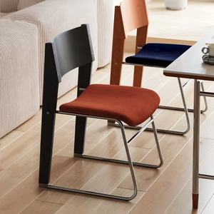 Silla de comedor <span class=keywords><strong>Bauhaus</strong></span> Simple Retro mediana, peine de madera maciza, taburete de maquillaje, apartamento pequeño, cafetería, mesa de respaldo informal francesa - Product Image 3