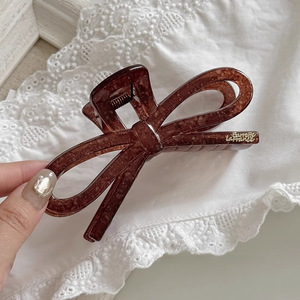 Nouvelle pince à cheveux creuse en forme de nœud, grande pince requin en plastique pour femmes, vente en gros - Product Image 4