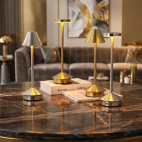 Lampe de table LED créative haut de gamme en métal, rechargeable, en forme de I, pour chambre, restaurant, bureau