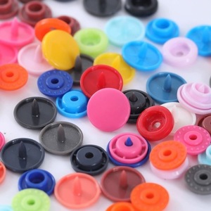 Meilleure vente Bouton pression noir en plastique personnalisé coloré <span class=keywords><strong>de</strong></span> qualité supérieure - Product Image 6