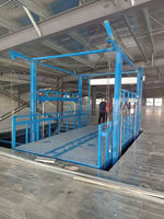 Monte-charge à rail guidé avec transmission hydraulique stable et dispositif anti-chute pour la manutention des marchandises en entrepôt