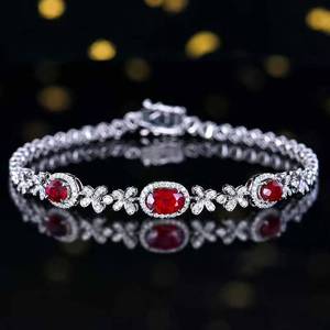 Pulsera de lujo SGARIT de oro macizo de 18 quilates con rubí color sangre de paloma sin calentar de 1.4 quilates y diamantes engastados lateralmente, joyería fina para bodas y fiestas. - Product Image 1